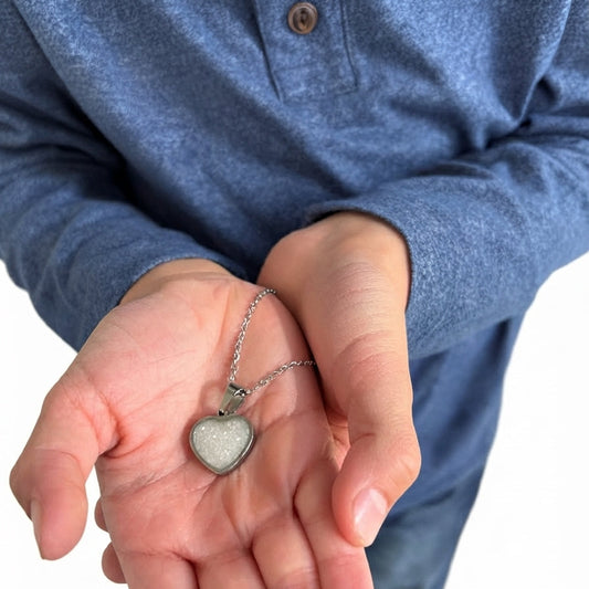 Stainless Steel Hollow Corazon Pendant
